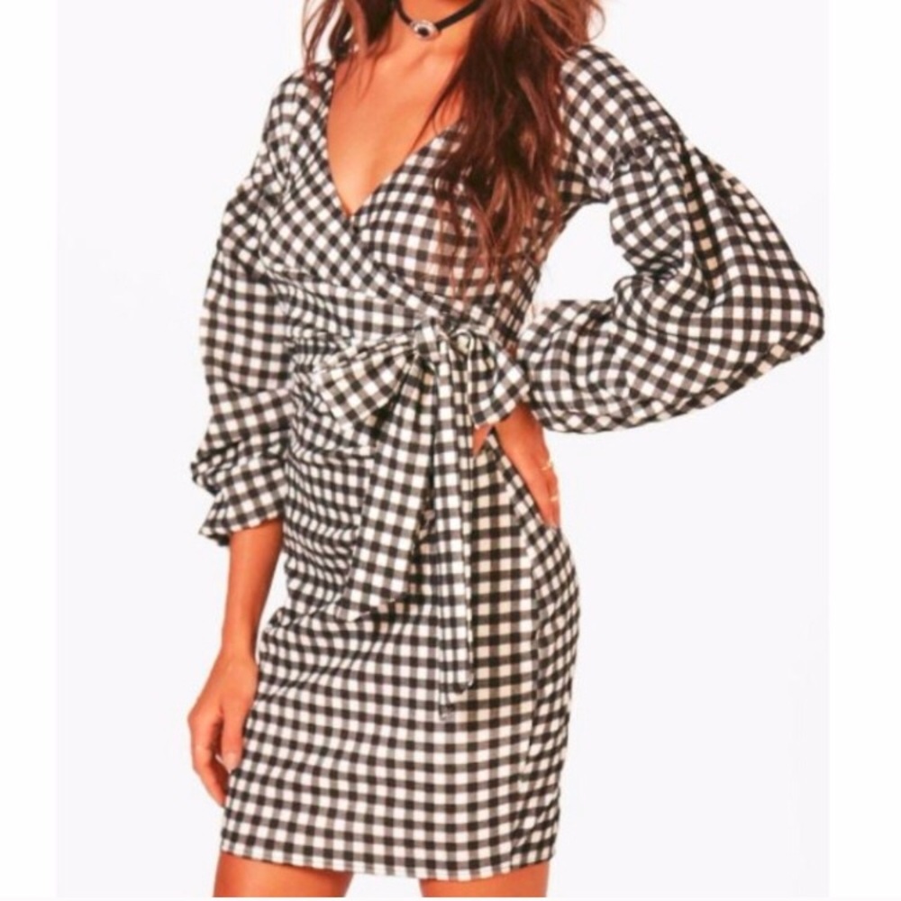 Boohoo Ruffled Sleeve Bodycon Dress